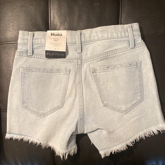 New-Mudd shorts - Picture 2 of 5